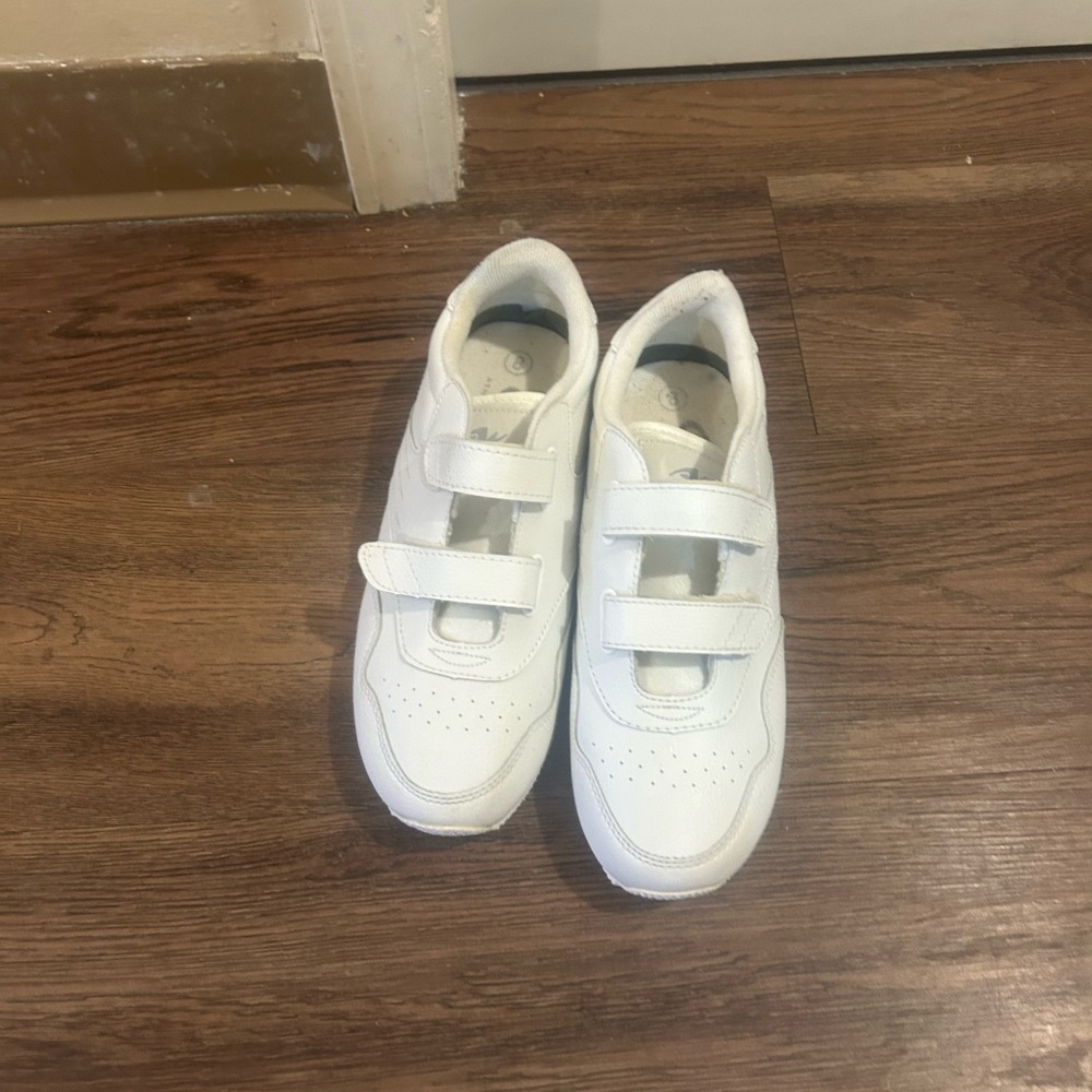 Athletic Works Betty sneakers Faux Leather Velcro straps Running Shoes white